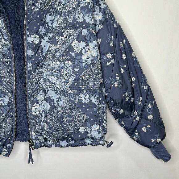 American Eagle AE Bandana Print Reversible Chill Puffer Oversized fit Paisley - Picture 4 of 12